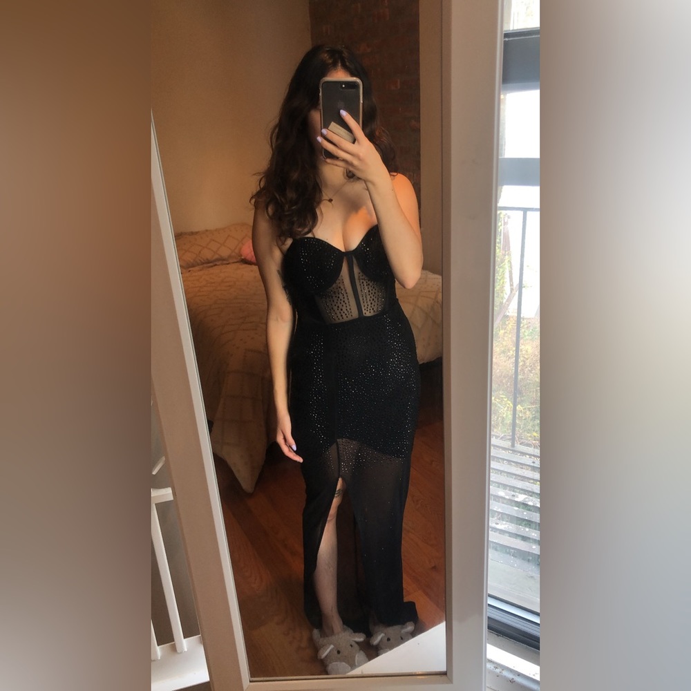 Sexy and chic corset evening gown 🖤